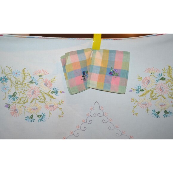 Other - Tablecloth Floral Stitching with Napkins Jardinière
